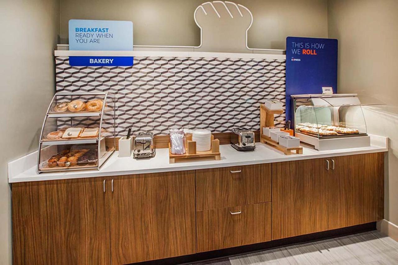 Holiday Inn Express Frazer - Malvern By Ihg Dış mekan fotoğraf